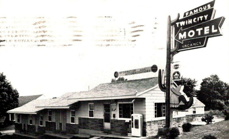 Twin City Motel - Vintage Postcard